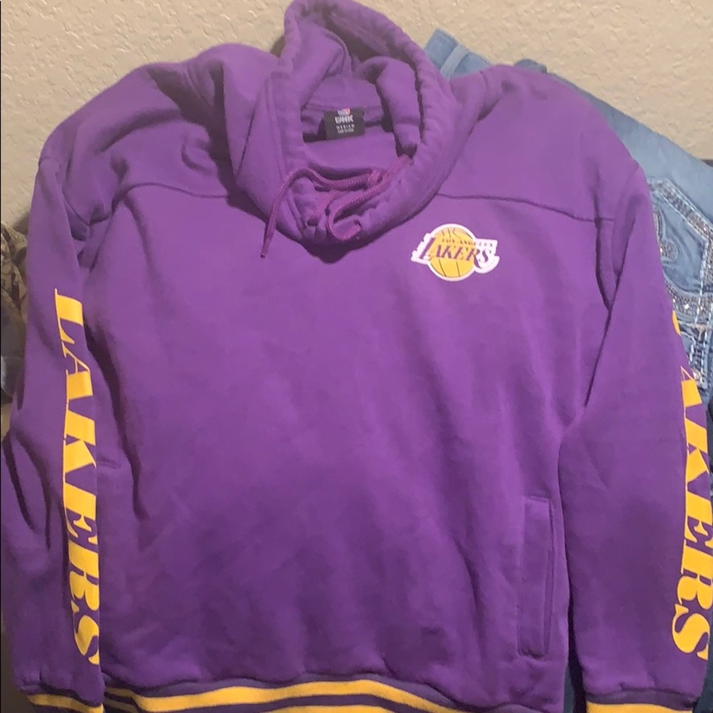 Lakers Pull over
